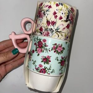 Set of 2 mugs / cups